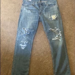 🔥🔥LEVI’S RIPPED JEANS🔥🔥